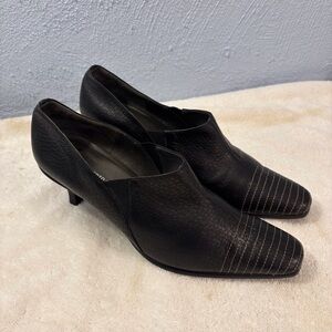 Roberto Capucci Designer style Black Raised Leather block kitten heels SZ 10 B